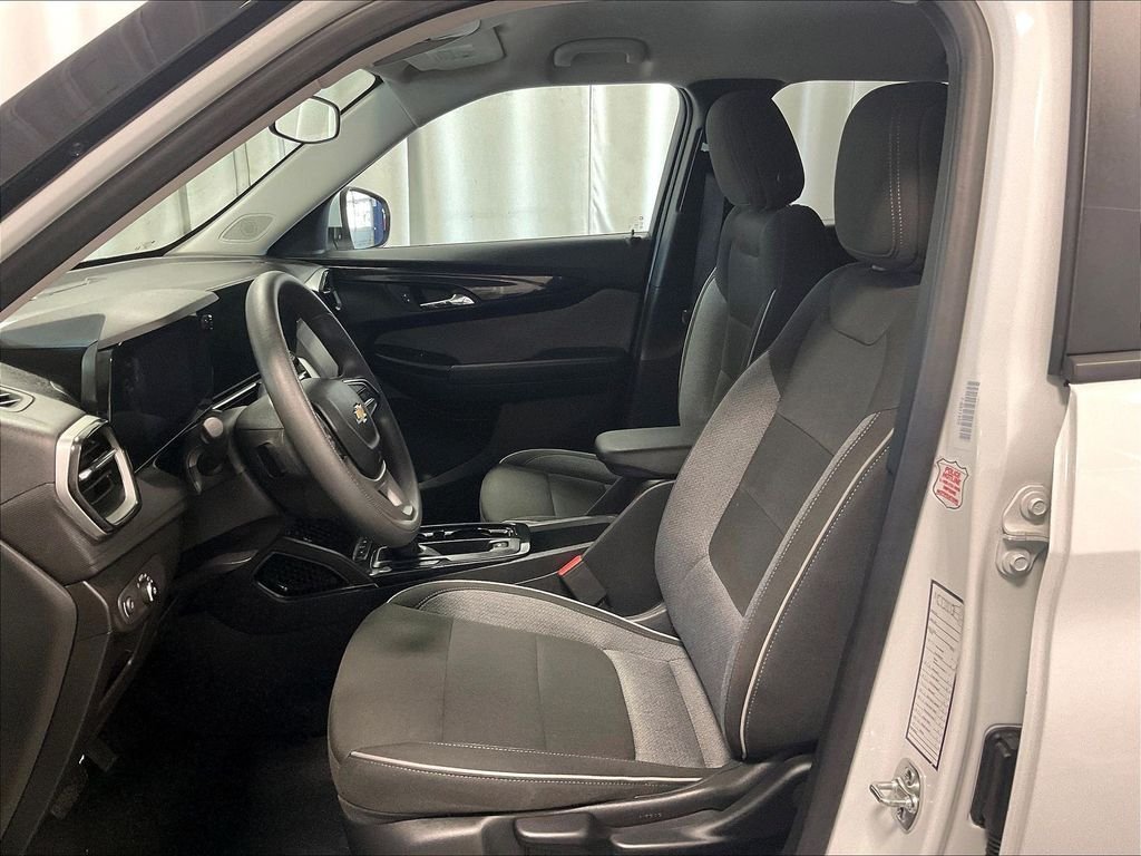 Used 2025 Chevrolet TrailBlazer LT AWD/4WD image 10