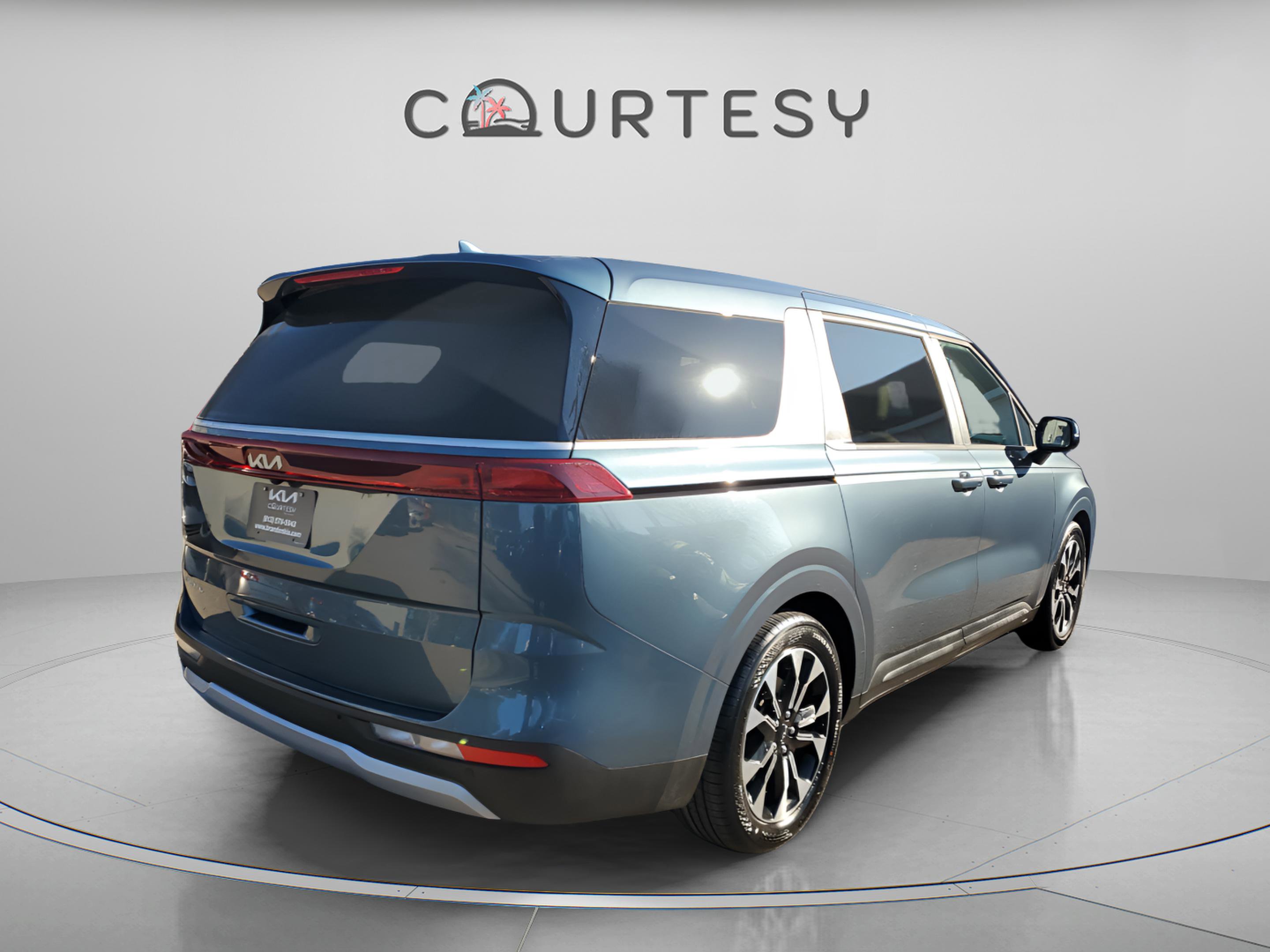 Certified 2023 Kia Carnival EX image 5