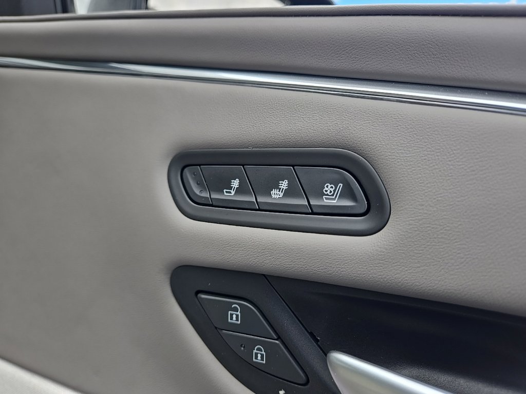 Certified 2024 Cadillac Escalade Sport Platinum w/ LPO, Floor Liner Package AWD/4WD image 30