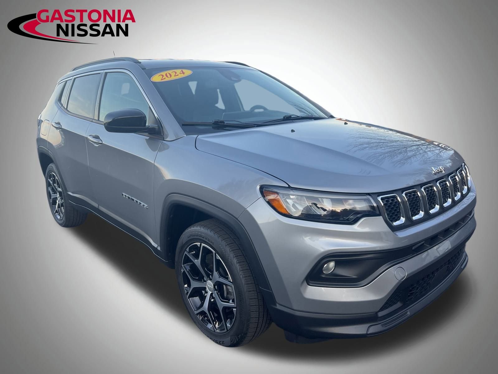 Used 2024 Jeep Compass Latitude video 3