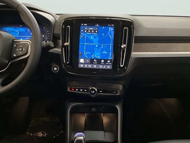 Used 2025 Volvo XC40 B5 Plus AWD/4WD image 15