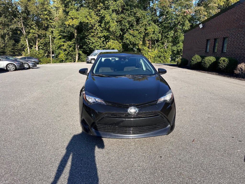Used 2018 Toyota Corolla LE FWD image 2