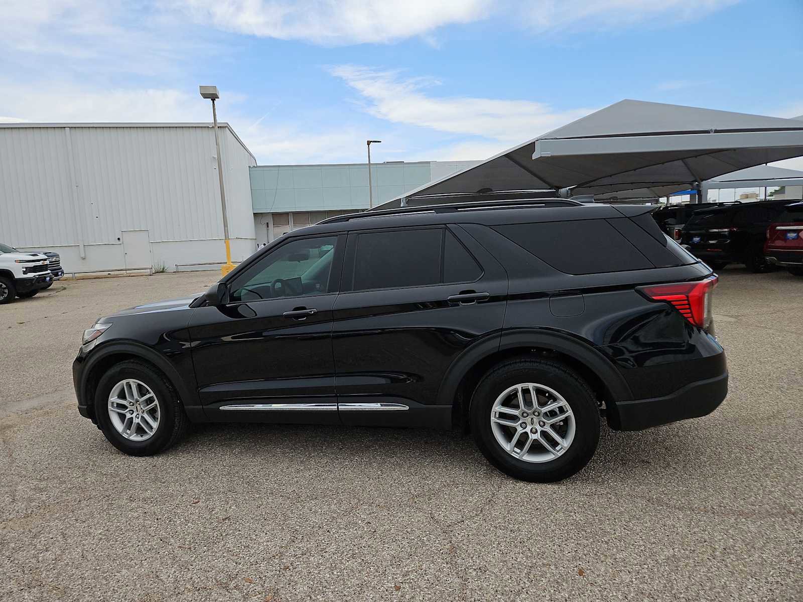 Used 2025 Ford Explorer Active w/ Active Comfort Package image 5