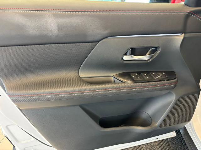 Certified 2025 Nissan Kicks SR FWD image 14