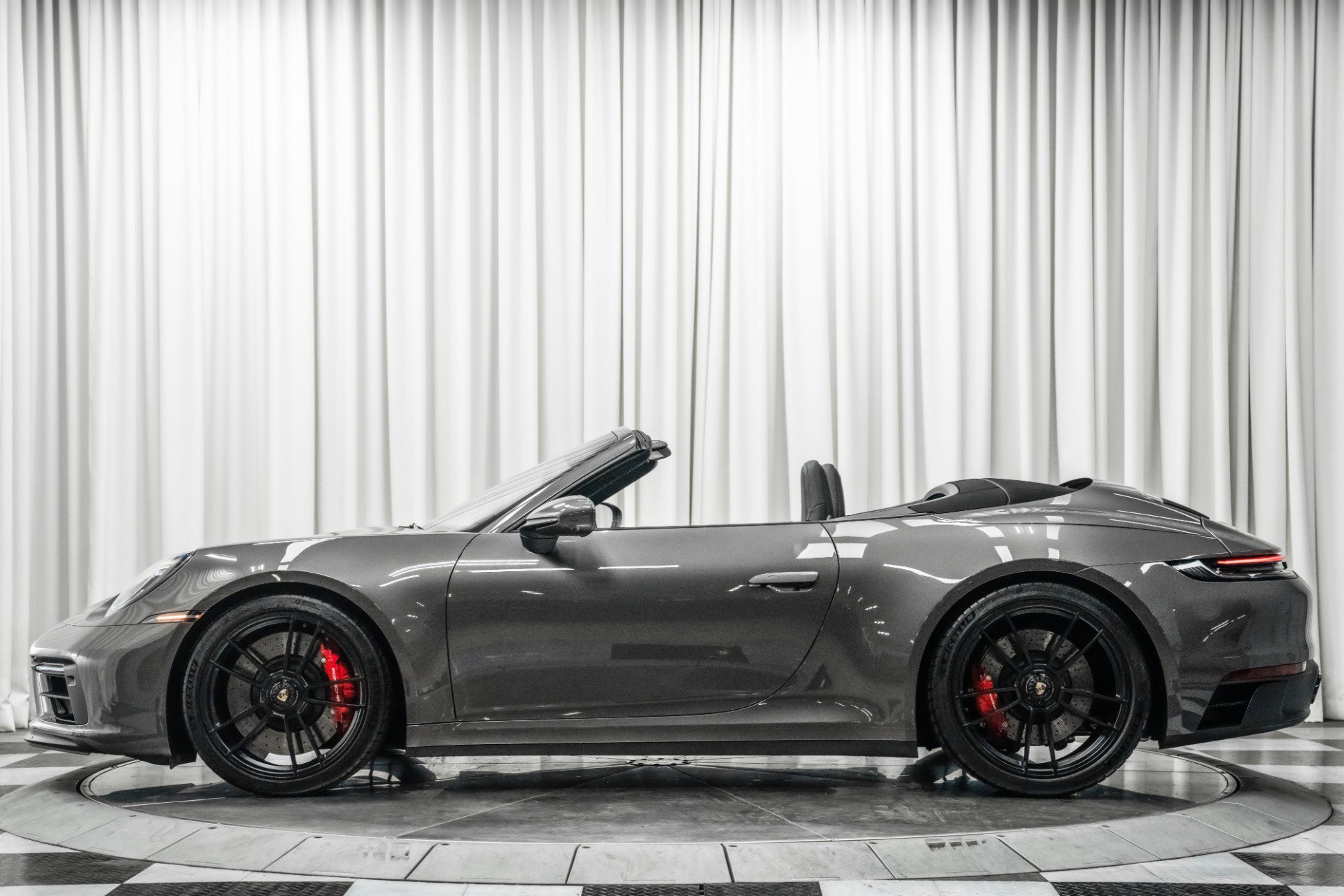 Used 2023 Porsche 911 Cabriolet image 6