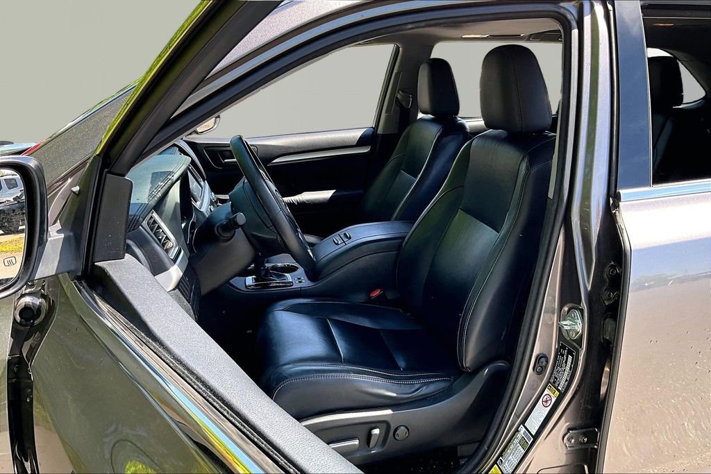 Used 2014 Toyota Highlander XLE image 15