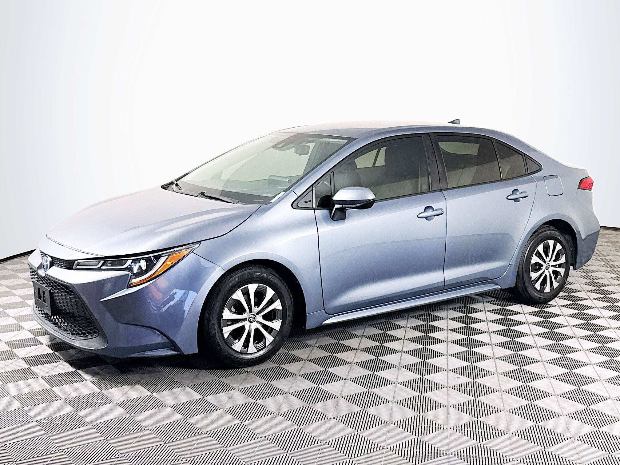 Used 2022 Toyota Corolla LE FWD image 4