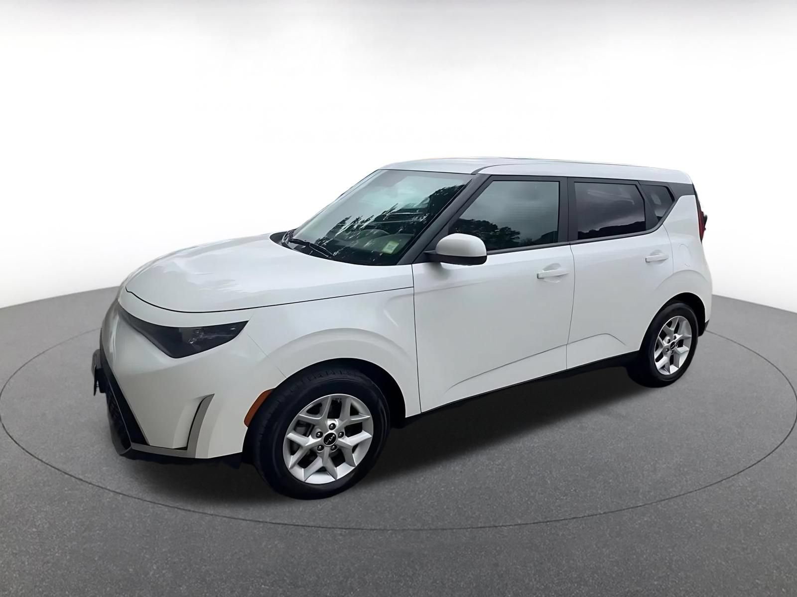 Used 2025 Kia Soul LX w/ LX Technology Package FWD image 8