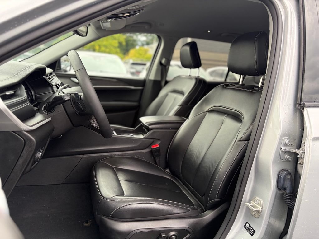 Used 2023 Jeep Grand Cherokee L Limited AWD/4WD image 24