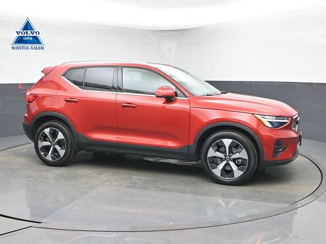 Used 2023 Volvo XC40 B4 Plus w/ Driver Assist Package FWD image 1