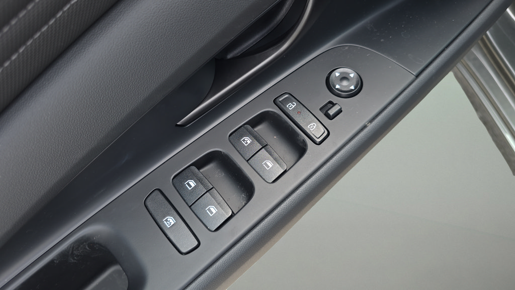 New 2026 Hyundai Elantra SEL Sport Premium FWD image 16
