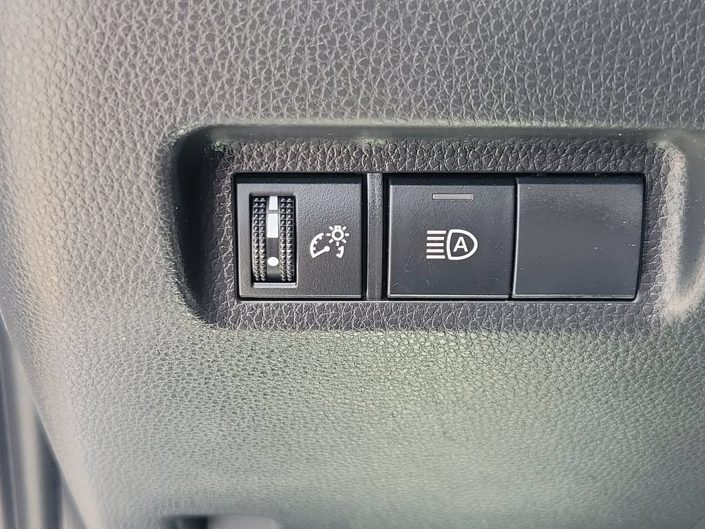 Used 2025 Toyota RAV4 LE AWD/4WD image 29