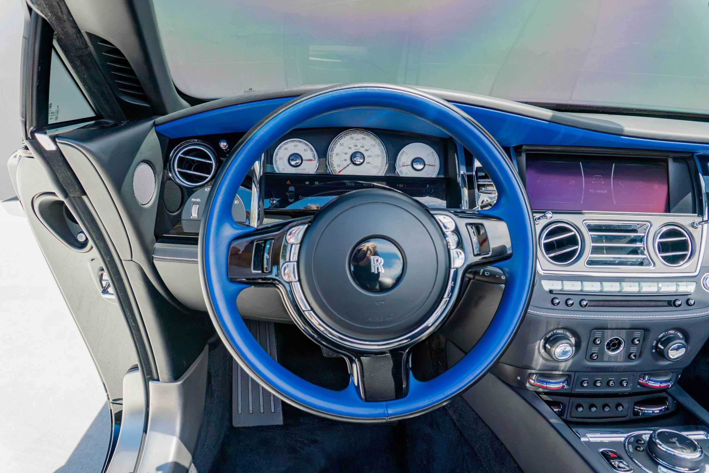 Used 2018 Rolls-Royce Dawn RWD image 67