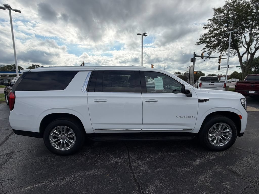 Certified 2024 GMC Yukon XL SLT w/ SLT Luxury Package AWD/4WD image 12