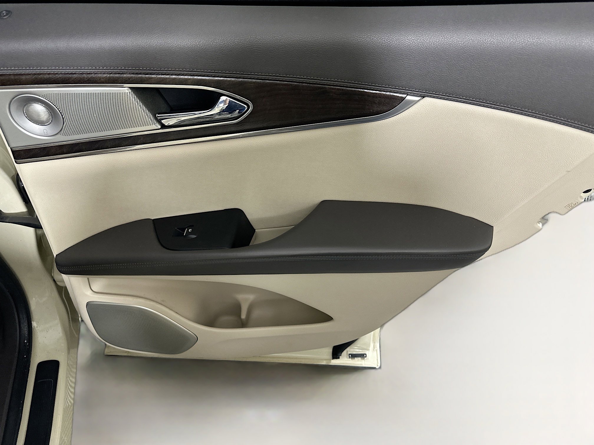 Used 2016 Lincoln MKX Reserve w/ Luxury Package image 29