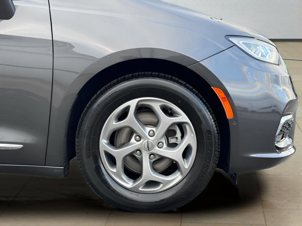 Used 2022 Chrysler Pacifica Limited FWD image 47