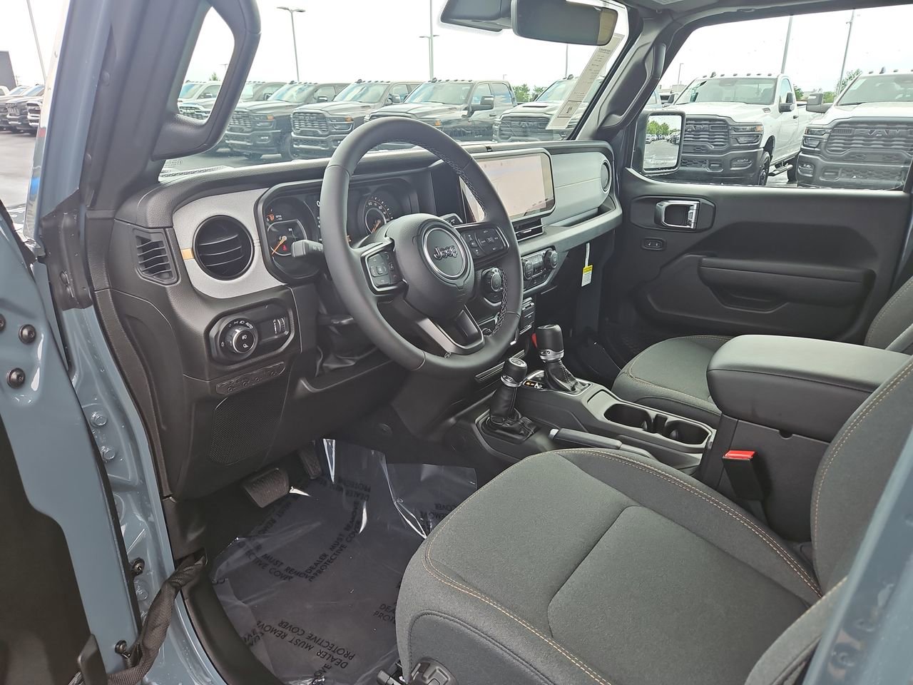 New 2025 Jeep Gladiator Sport image 17