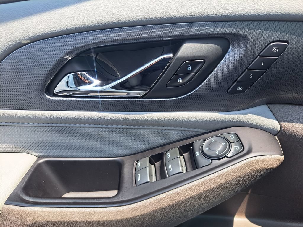 Used 2019 Chevrolet Traverse Premier w/ Driver Confidence II Package FWD image 27