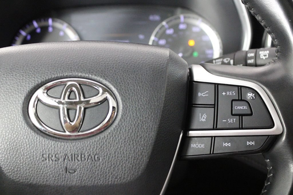 Used 2023 Toyota Highlander XLE FWD image 10
