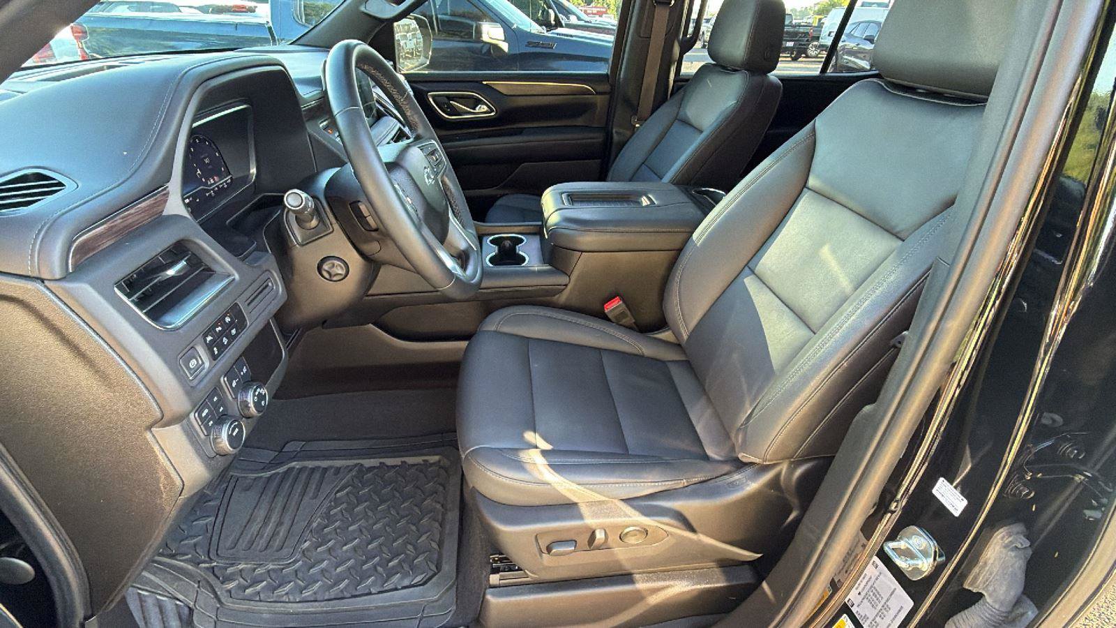 Used 2023 Chevrolet Tahoe Z71 w/ Luxury Package AWD/4WD image 4