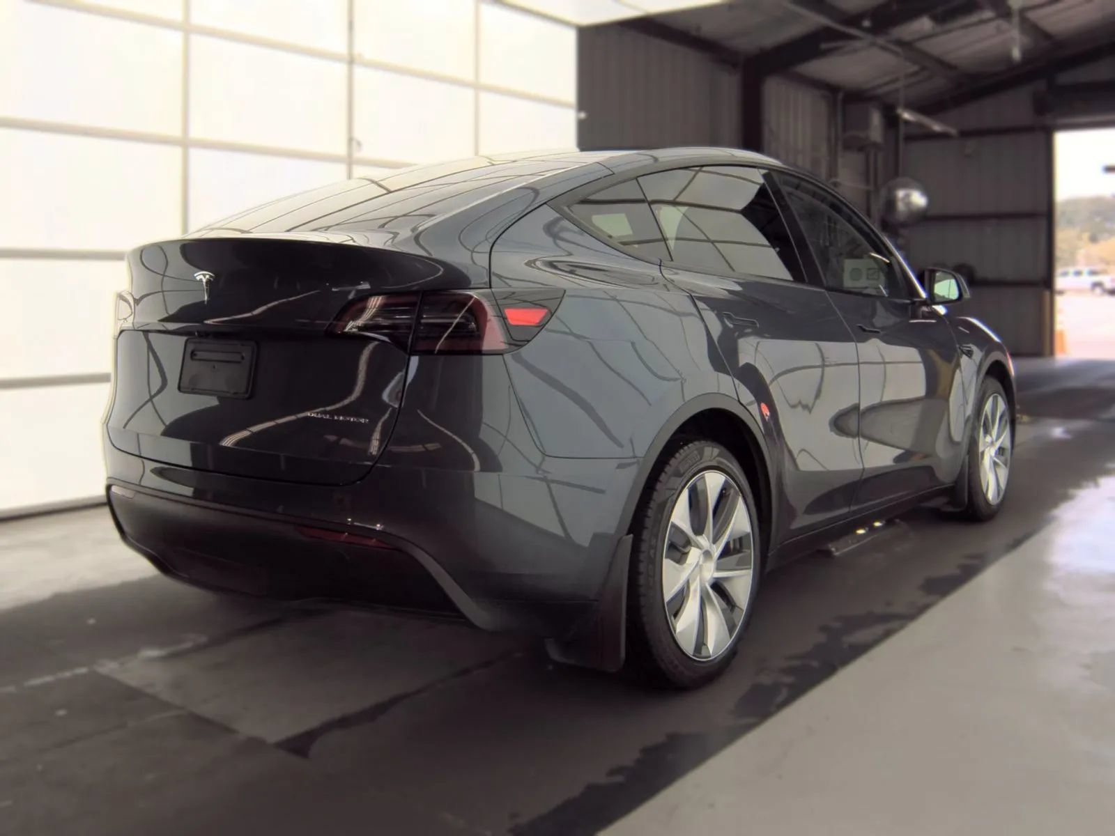 Used 2023 Tesla Model Y AWD image 8