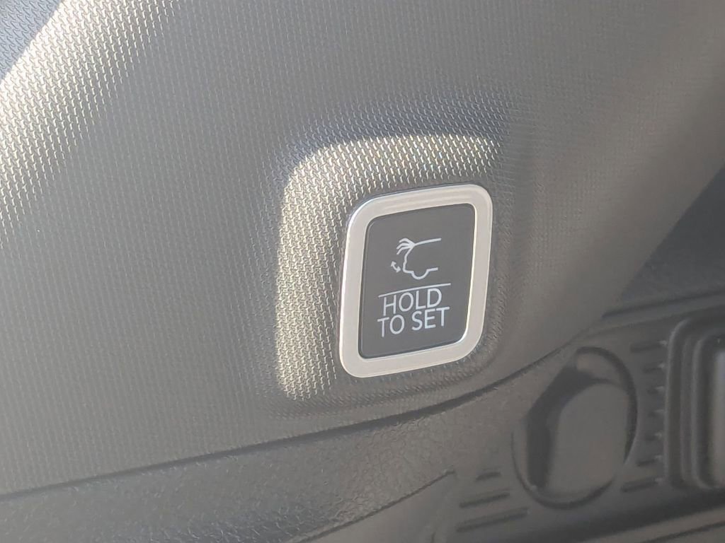 New 2025 Jeep Grand Cherokee Limited w/ Luxury Tech Group II image 34