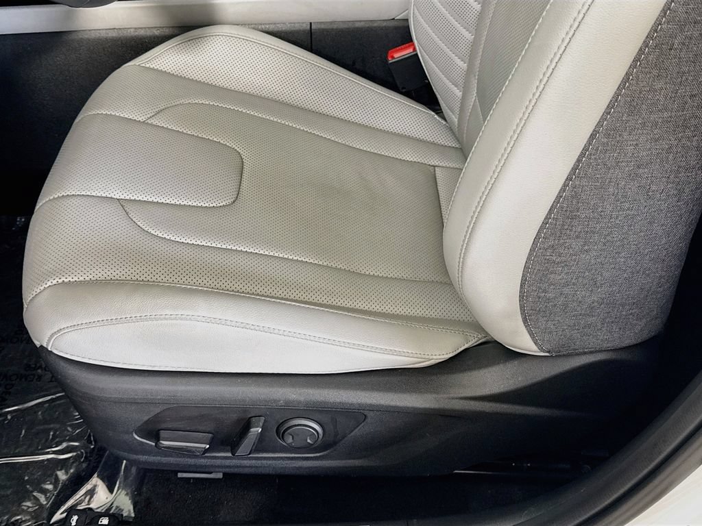 Used 2023 Hyundai Elantra Limited FWD image 22