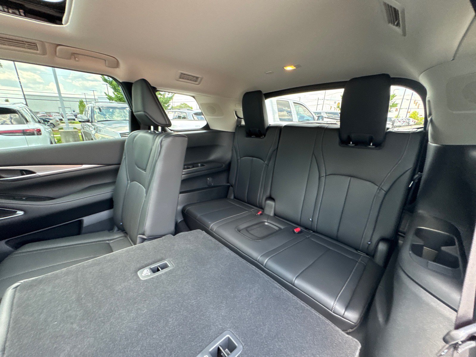 New 2027 INFINITI QX60 Luxe w/ Cargo Package FWD image 15