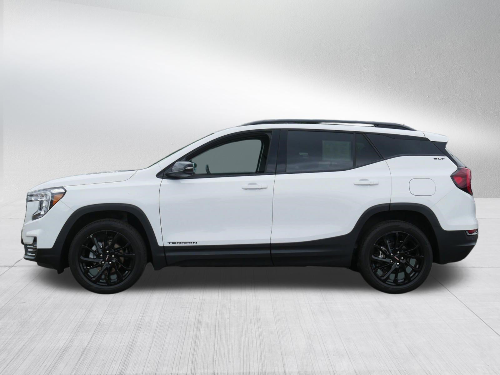Used 2023 GMC Terrain SLT w/ Infotainment Package II AWD/4WD image 4