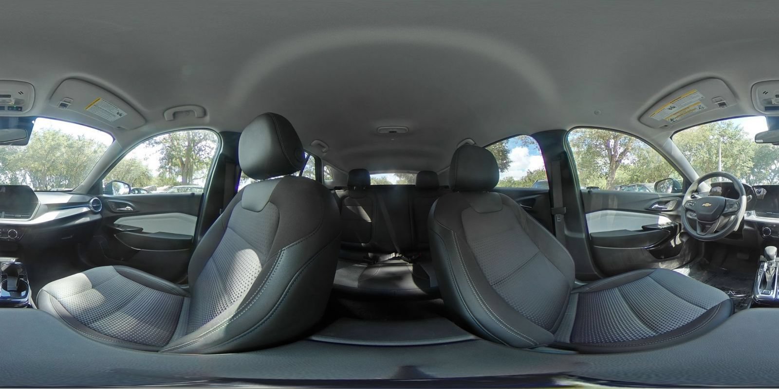 Used 2025 Chevrolet Trax LT FWD image 41