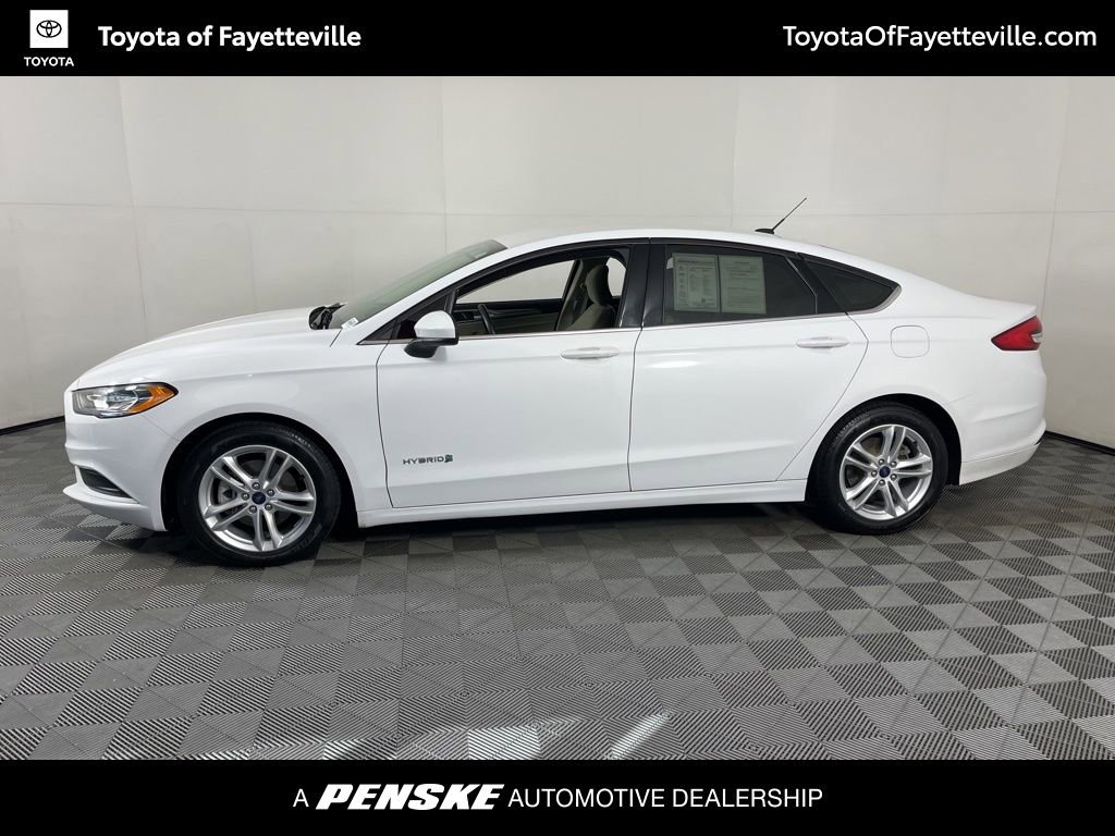 Used 2018 Ford Fusion SE image 2