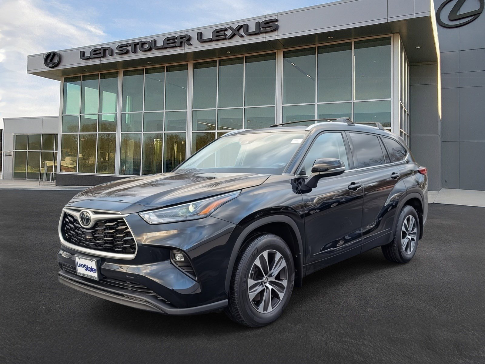 Used 2022 Toyota Highlander XLE image 7