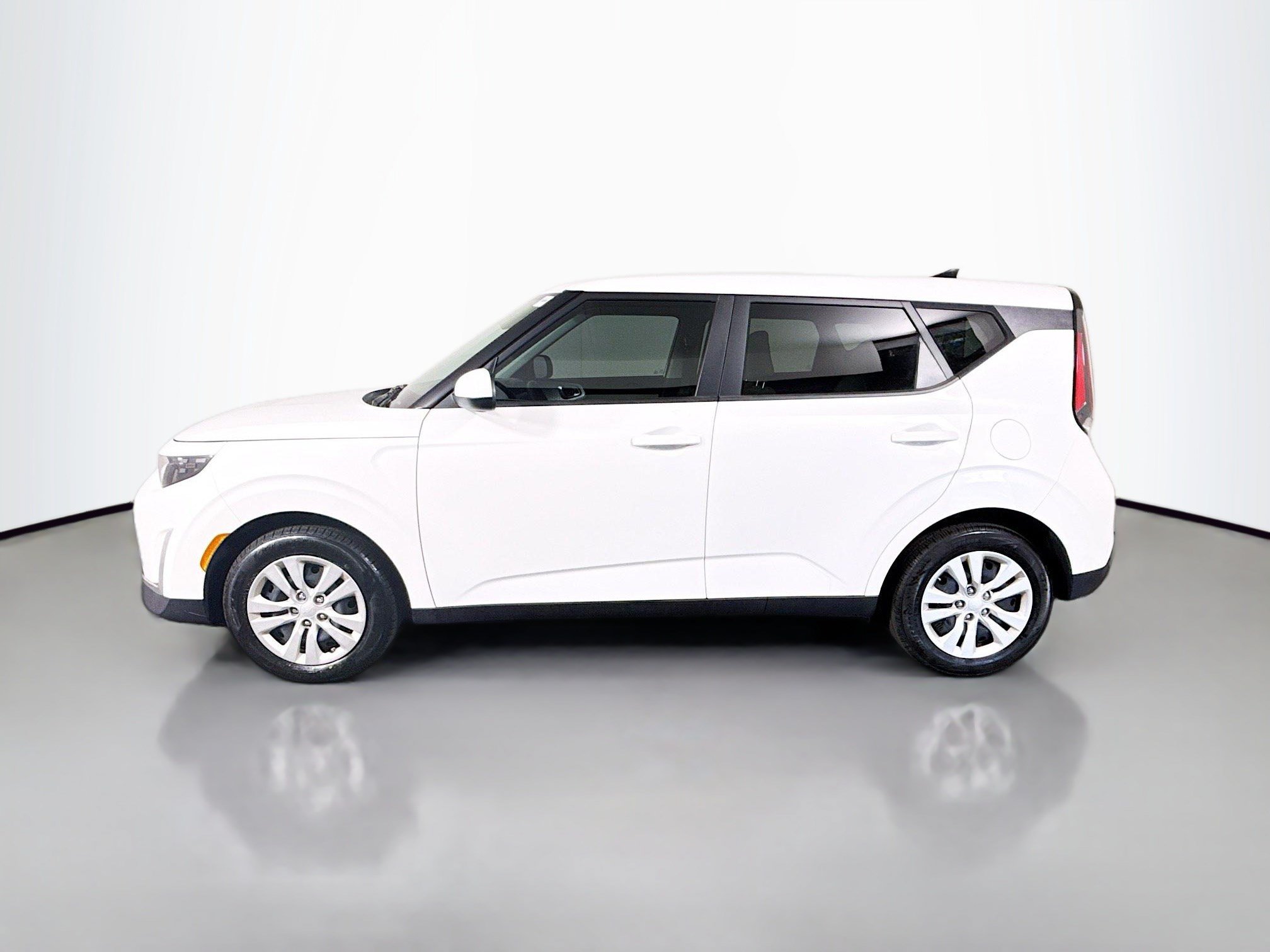 Used 2024 Kia Soul LX FWD image 6