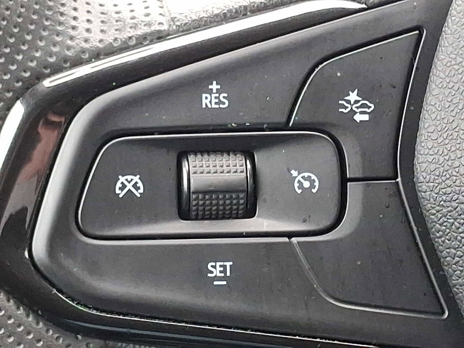 Certified 2024 Chevrolet Trax LS w/ LS Convenience Package image 20