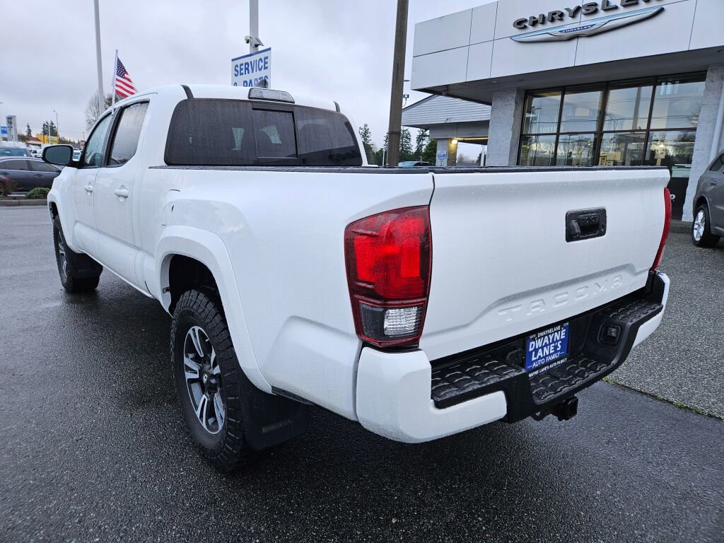 Used 2018 Toyota Tacoma SR5 image 3