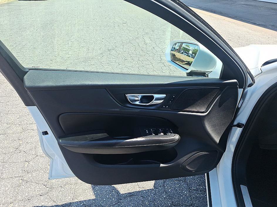 Used 2020 Volvo S60 T6 Momentum AWD/4WD image 9