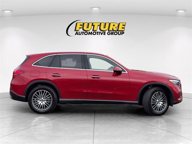 Used 2025 Mercedes-Benz GLC 300 4MATIC image 4