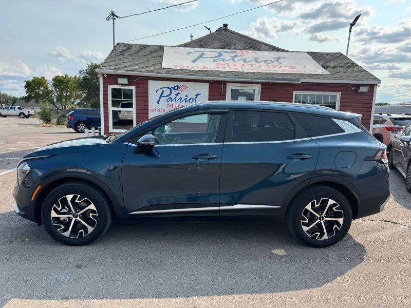 Used 2023 Kia Sportage EX image 2