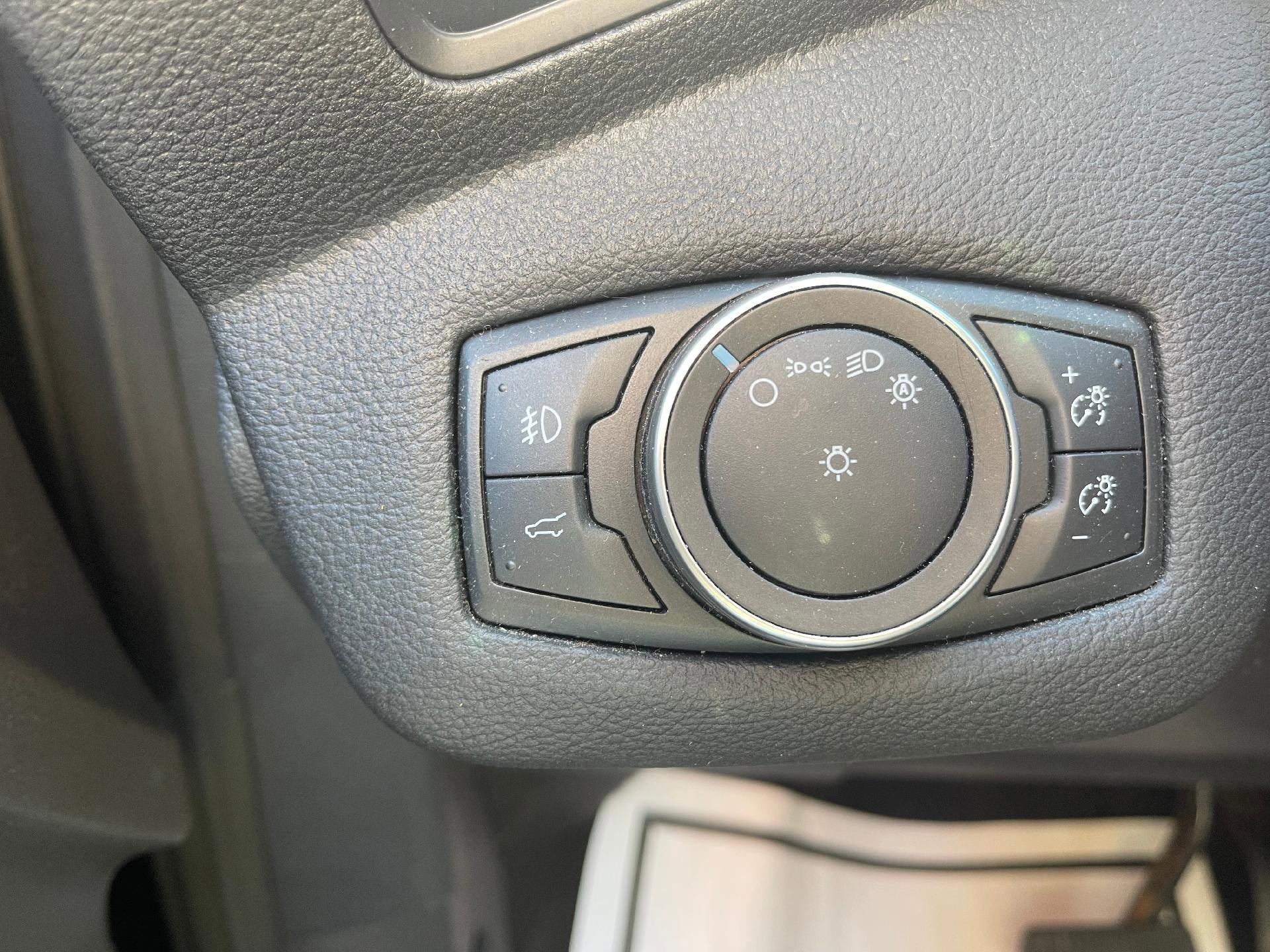 Used 2018 Ford Escape SE w/ SE Sport Appearance Package image 16