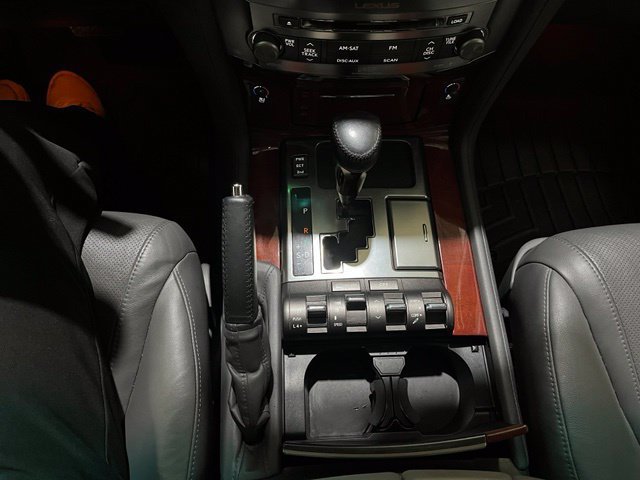 Used 2009 Lexus LX 570 4WD w/ Preferred Accessory Pkg image 26