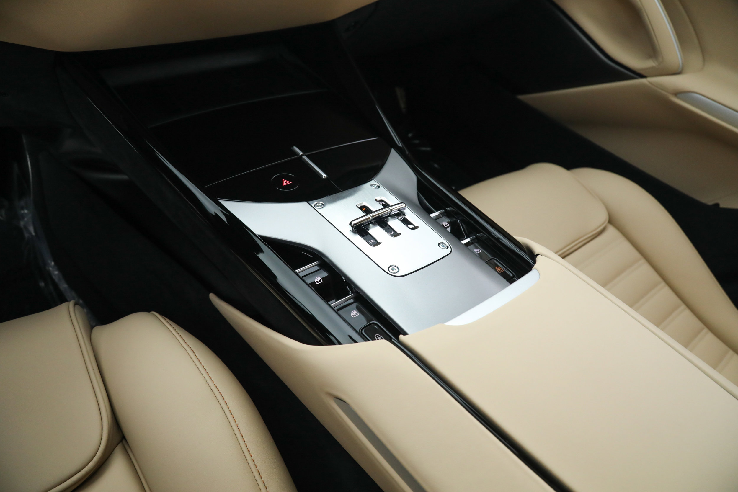 Certified 2025 Ferrari Purosangue AWD/4WD image 32