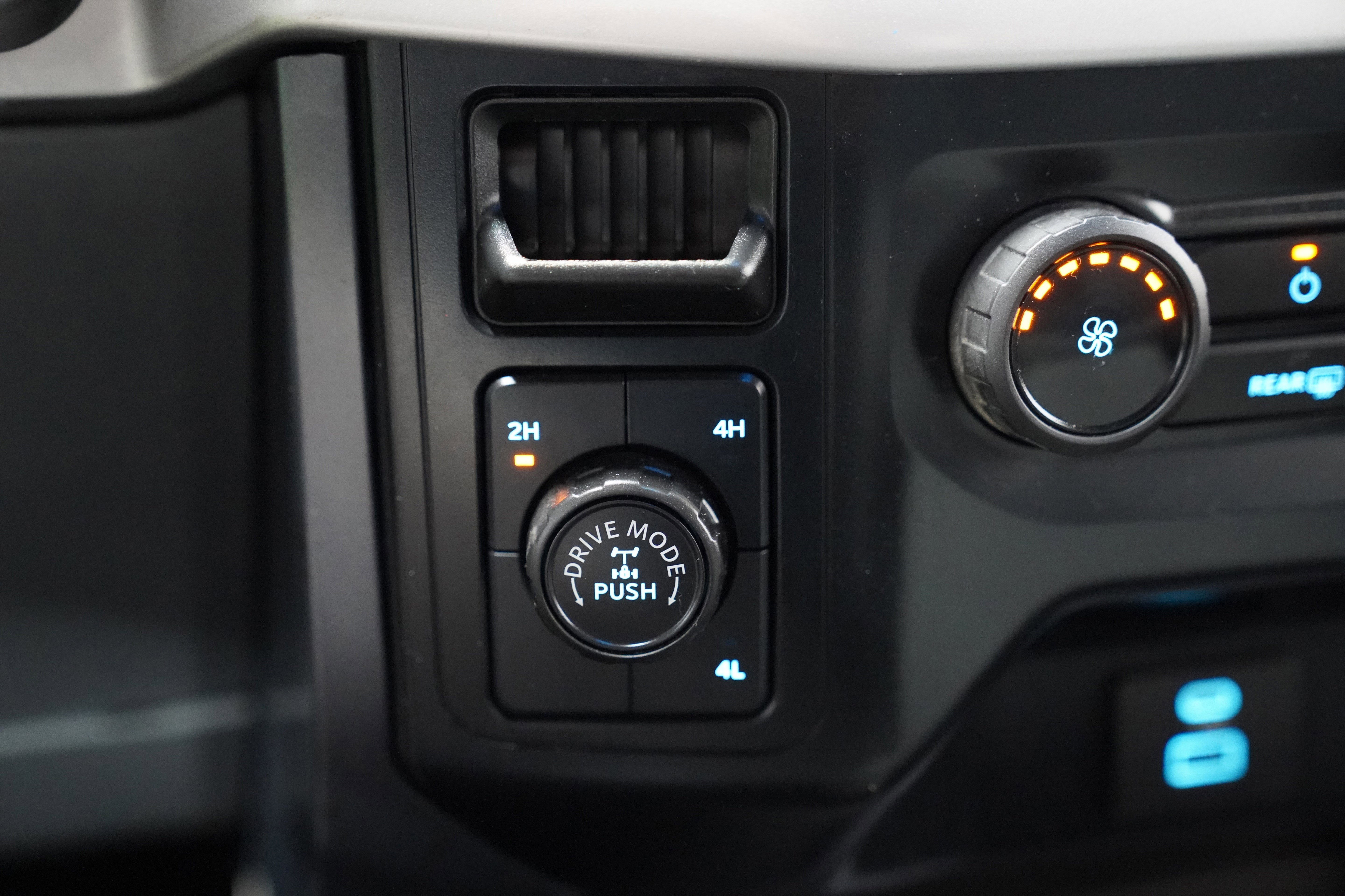 Used 2023 Ford F150 XLT image 32