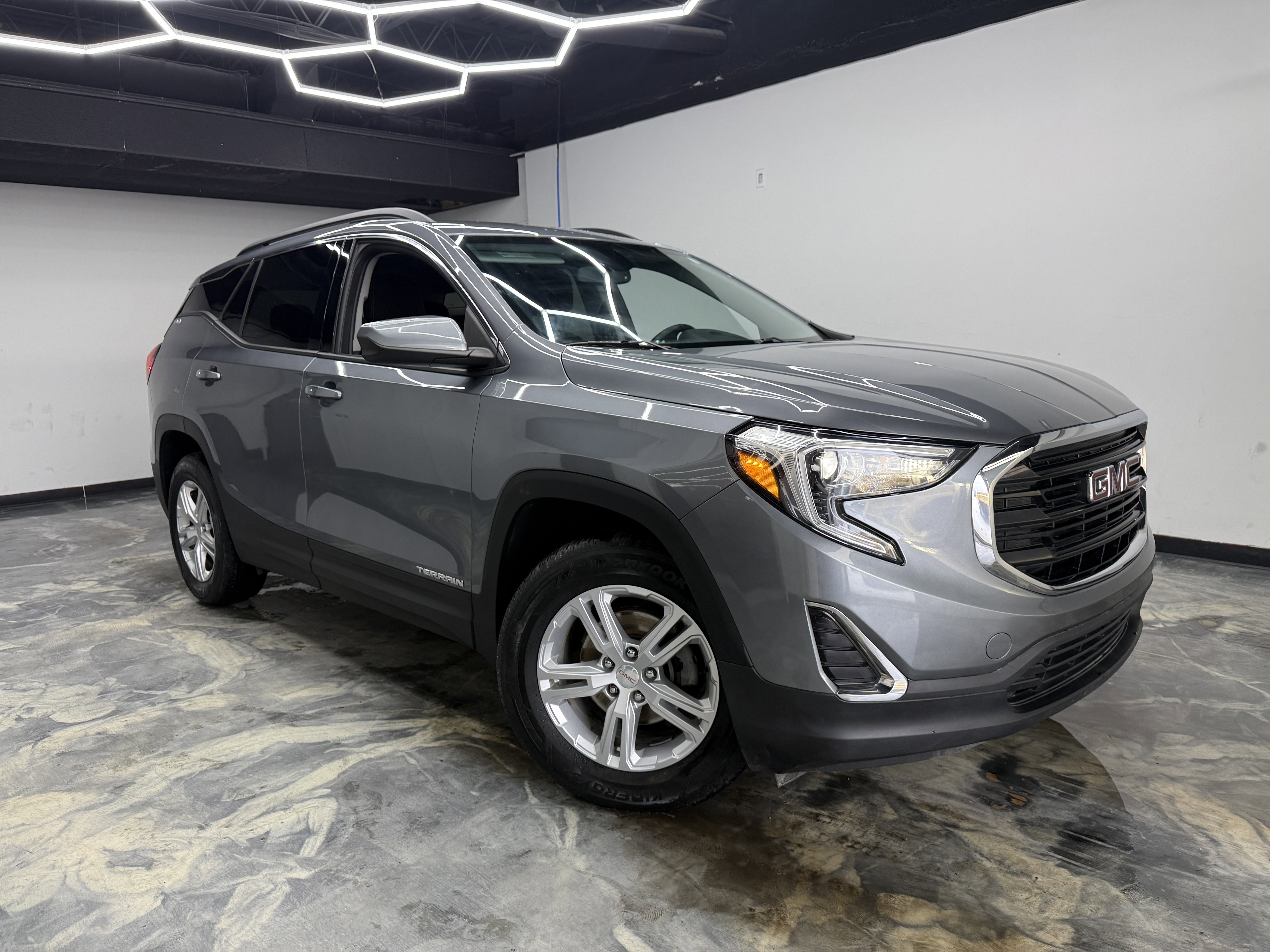 Used 2019 GMC Terrain SLE w/ Driver Convenience Package image 6