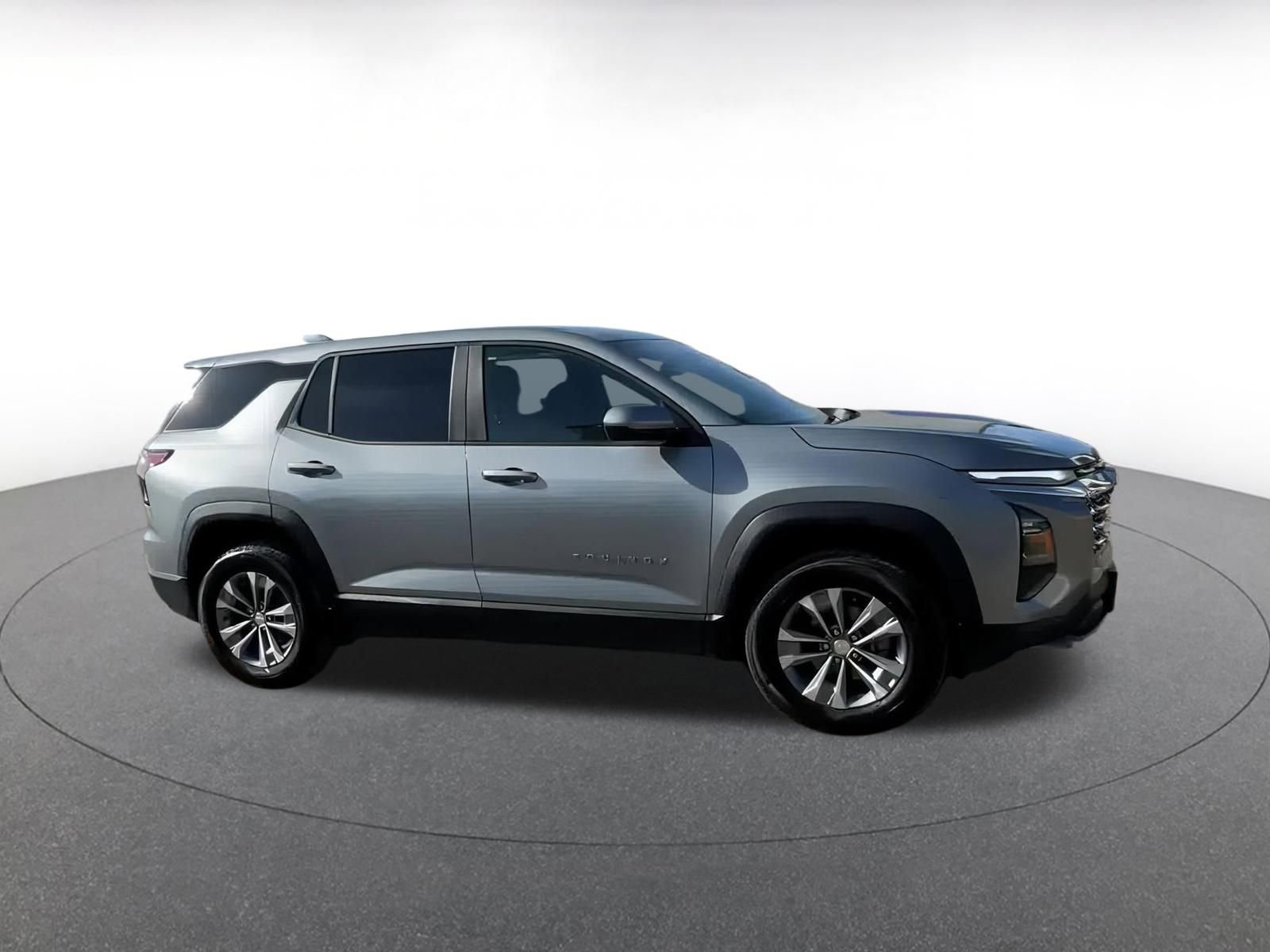 Used 2025 Chevrolet Equinox LT image 2