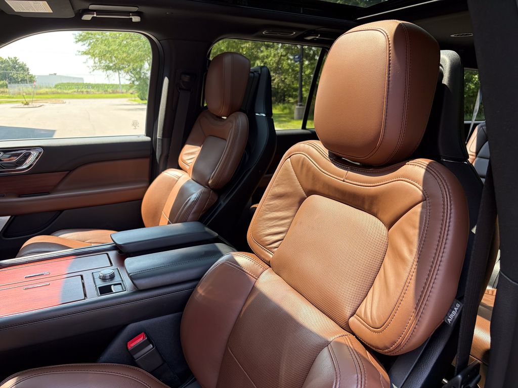 Certified 2022 Lincoln Navigator L Reserve AWD/4WD image 12