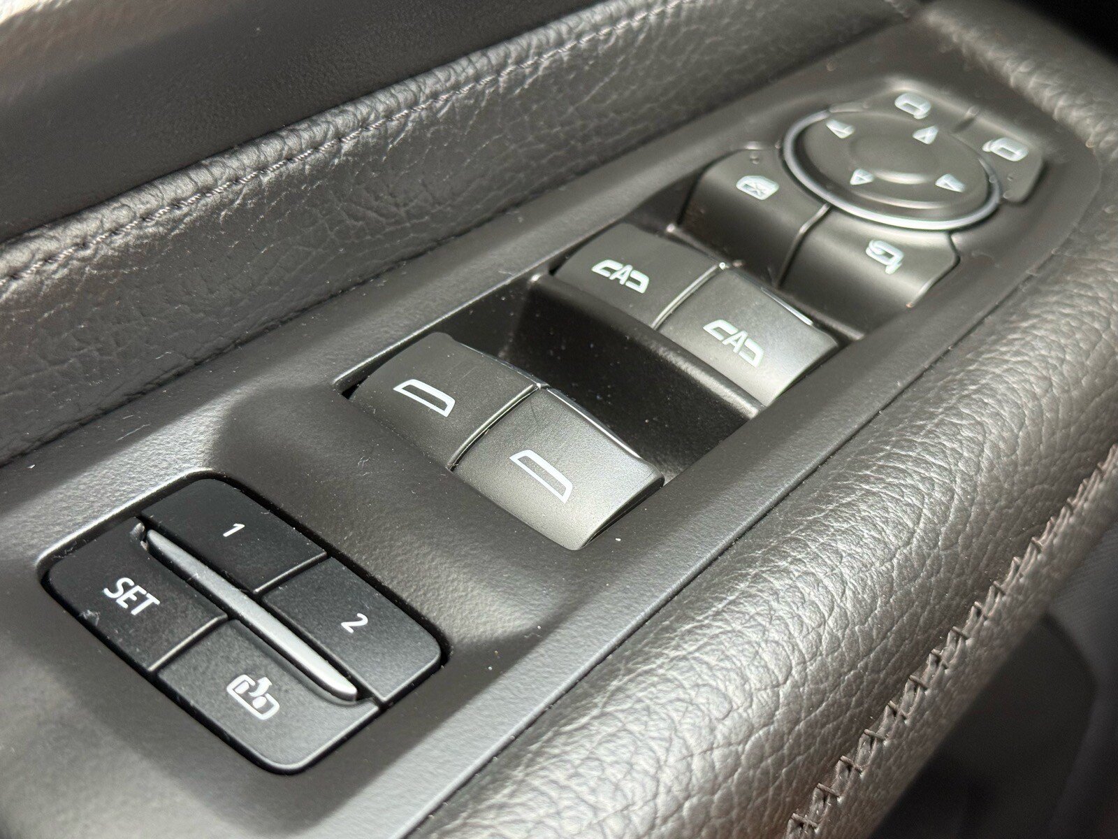 Used 2023 GMC Yukon Denali AWD/4WD image 16