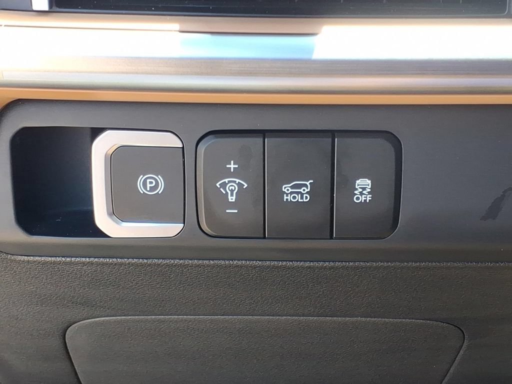 Used 2025 Hyundai Santa Fe Limited AWD/4WD image 16