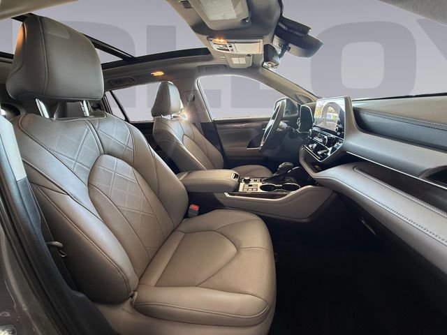 Used 2026 Toyota Highlander Platinum AWD/4WD image 17