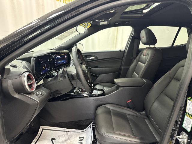 Used 2024 Chevrolet Trax RS w/ Sunroof Package FWD image 12