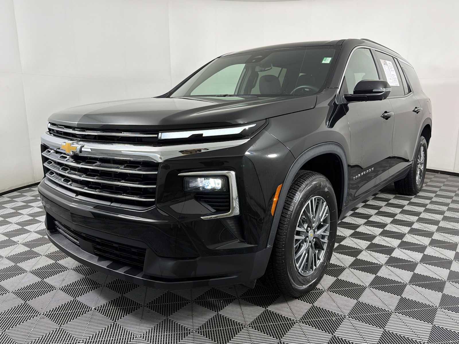 Certified 2024 Chevrolet Traverse LT image 3